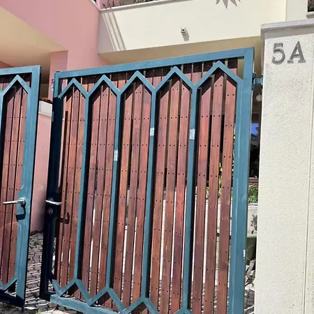 Garden Bbq & Walk To 10min-sesimbra Apartment *