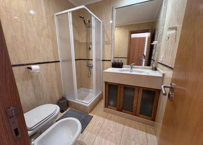 Premium Sea View Retreat With Ac - 10 Min דירה