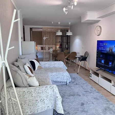 Garden Bbq & Walk To 10min-sesimbra Lägenhet