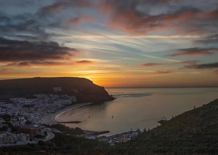 Ocean View Gem With Bbq & Walk To 10min-sesimbra *